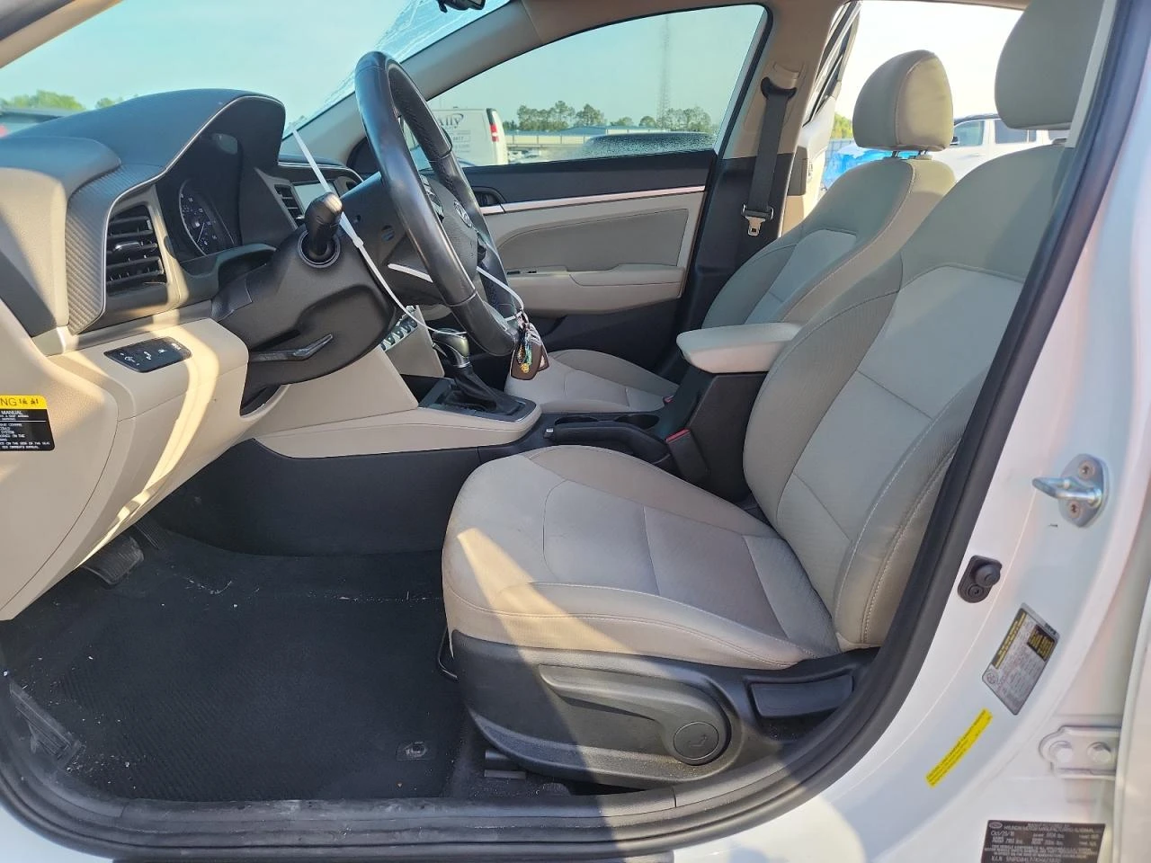 Hyundai Elantra 2.0l Value Edition, снимка 7 - Автомобили и джипове - 54094710