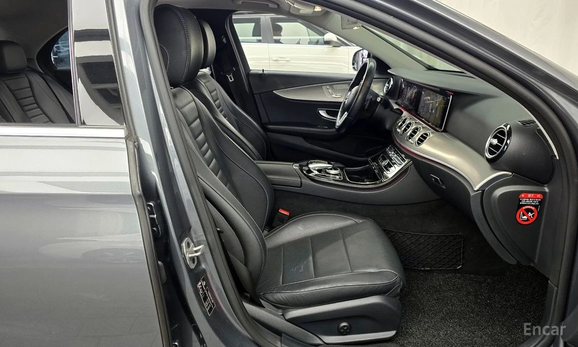 Mercedes-Benz E 300 AMG* BURMESTER* 360 CAM* ОБДУХВАНЕ* HEAD-UP* KEYLE, снимка 9 - Автомобили и джипове - 54214946