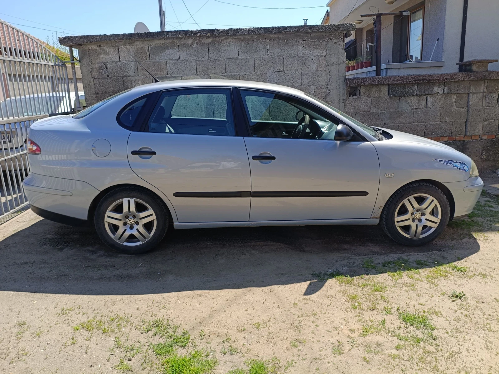 Seat Cordoba, снимка 11 - Автомобили и джипове - 54665716