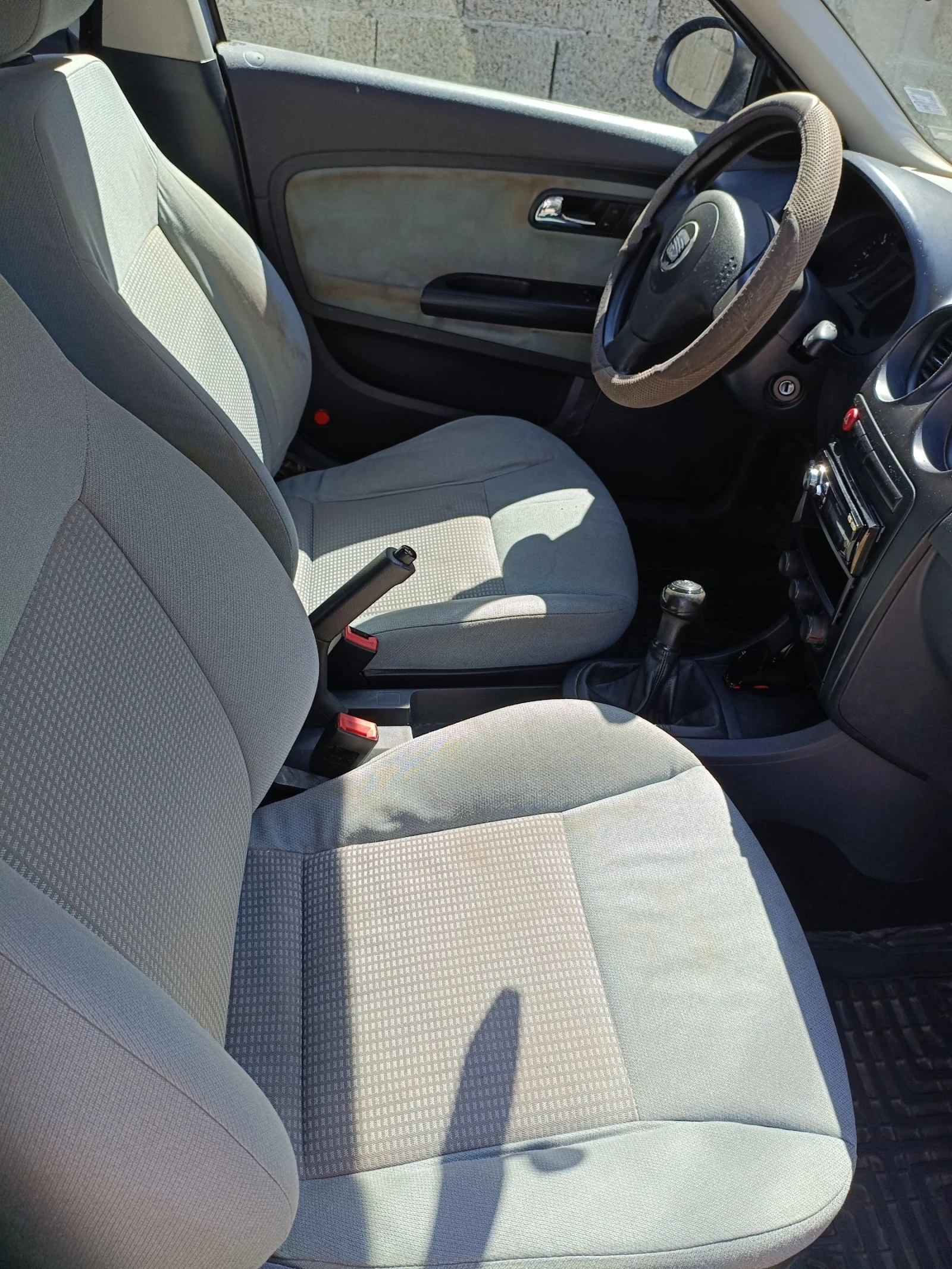 Seat Cordoba, снимка 9 - Автомобили и джипове - 54665716