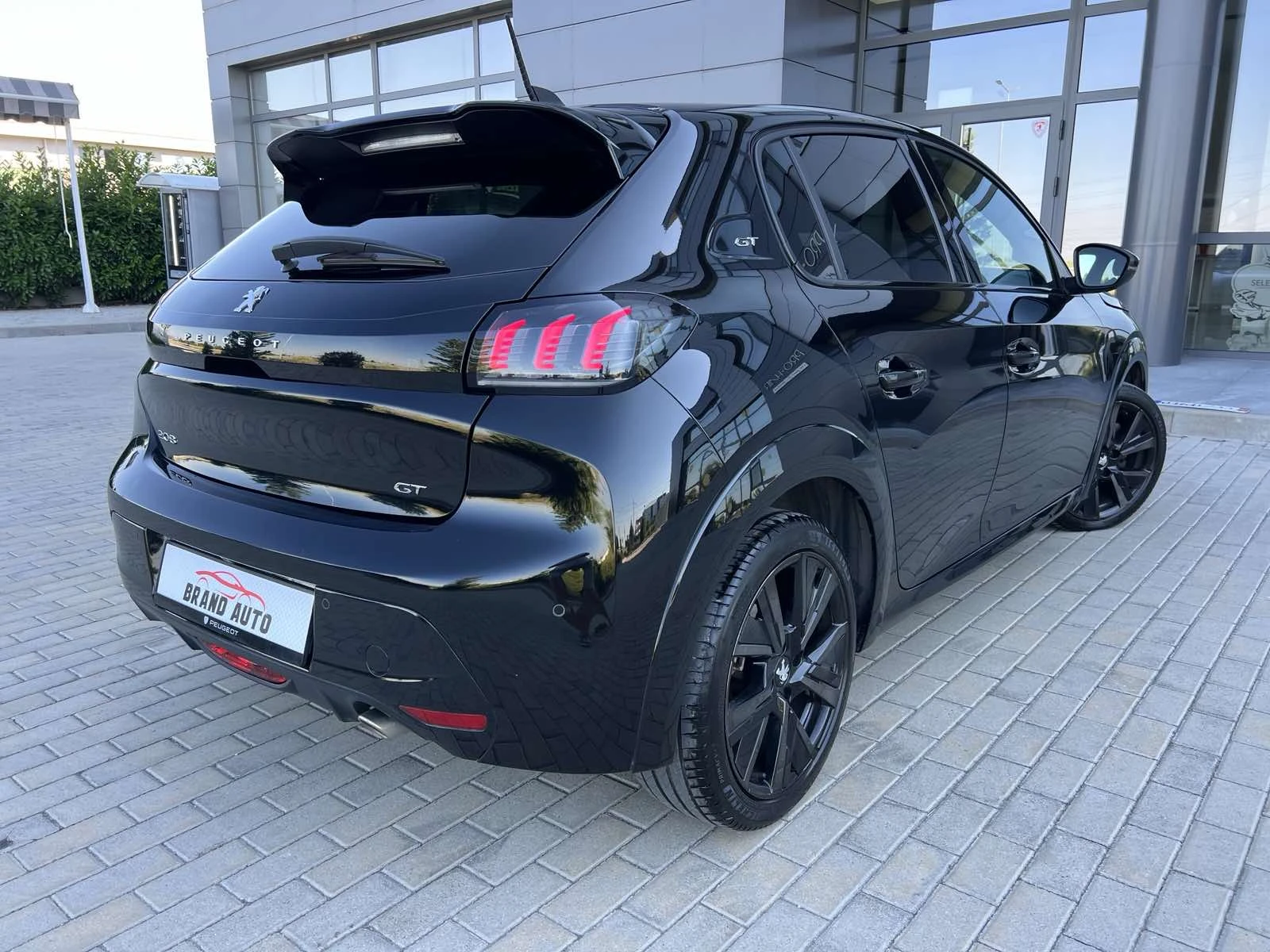 Peugeot 208 * GT- Black Pack * 100k.c. EAT8 * AUTOMATIC * , снимка 5 - Автомобили и джипове - 55247405