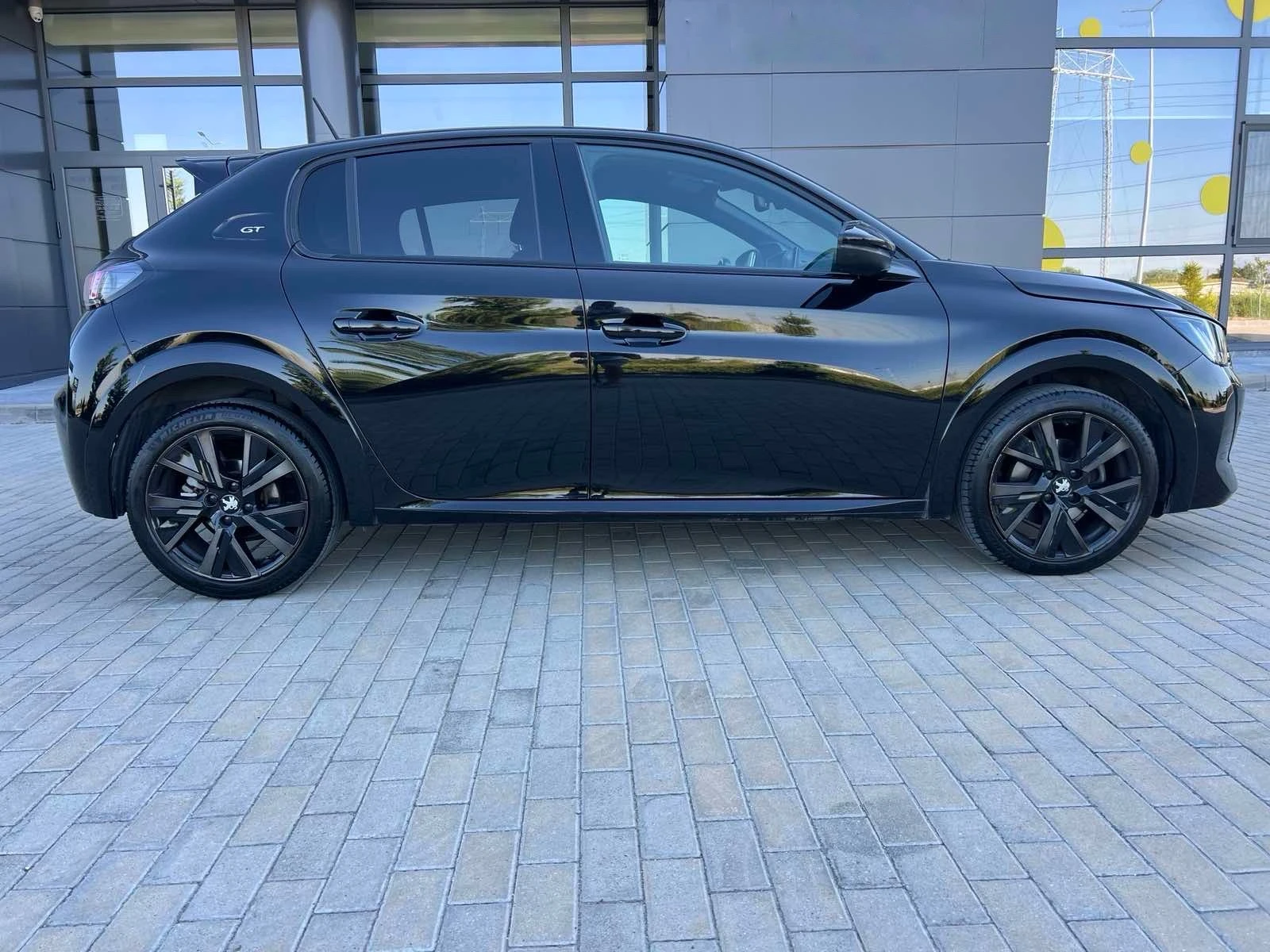 Peugeot 208 * GT- Black Pack * 100k.c. EAT8 * AUTOMATIC * , снимка 4 - Автомобили и джипове - 55247405
