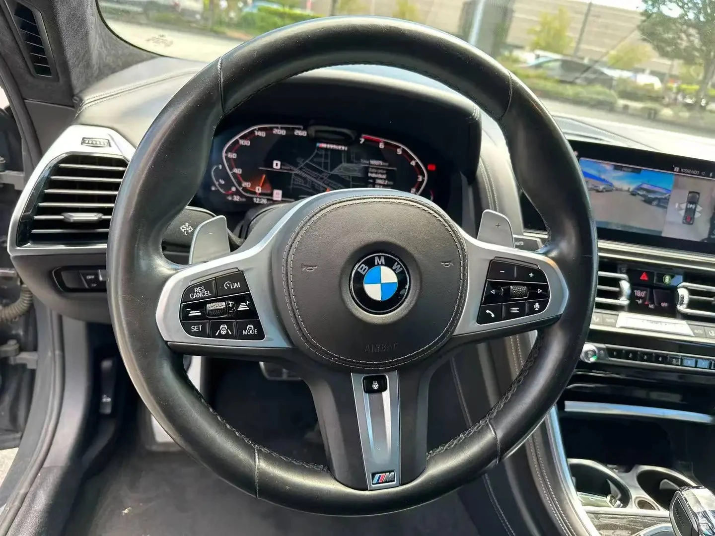 BMW 850 M* BOWER&WILKINS* 360* ОБДУХ* DISTRONIC* , снимка 17 - Автомобили и джипове - 55315576