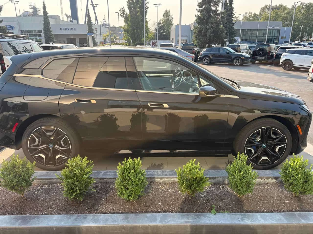 BMW iX * xDrive50 * АВТОКРЕДИТ БЕЗ ПЪРВОНАЧАЛНА ВНОСКА* , снимка 3 - Автомобили и джипове - 55659344