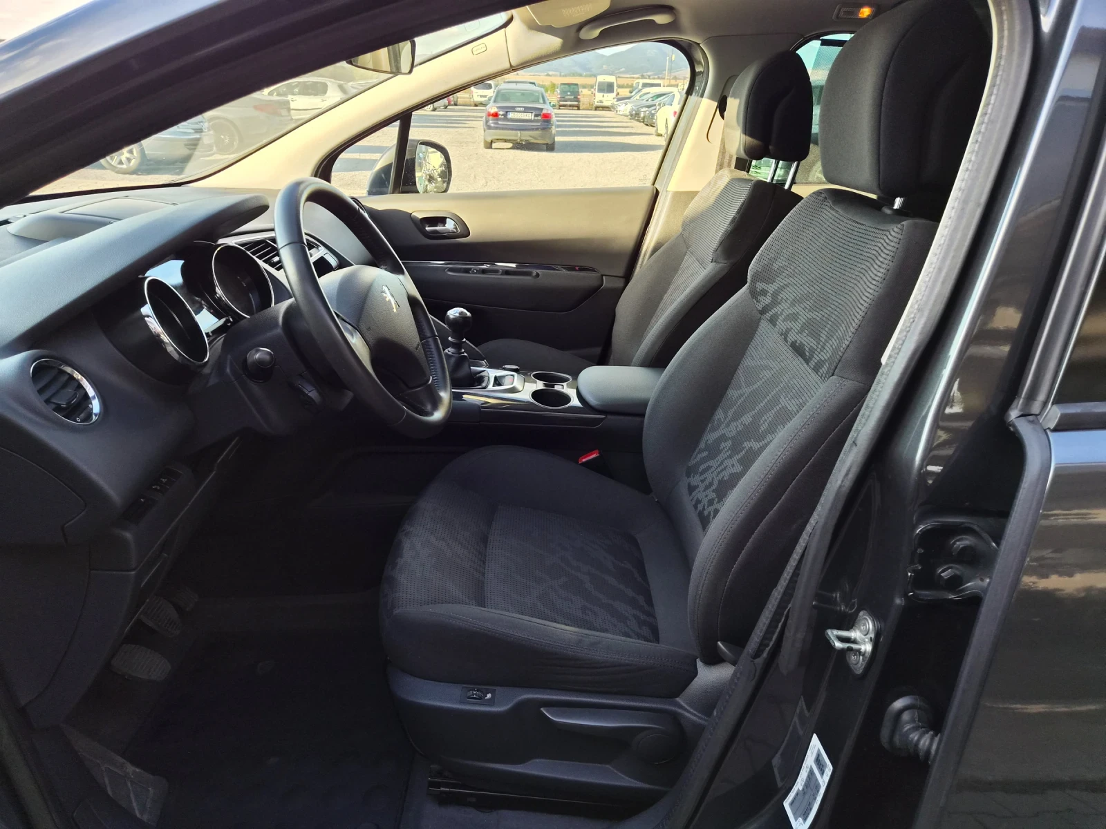 Peugeot 3008 1.6HDI 112кс ЕURO 5, снимка 11 - Автомобили и джипове - 56294344