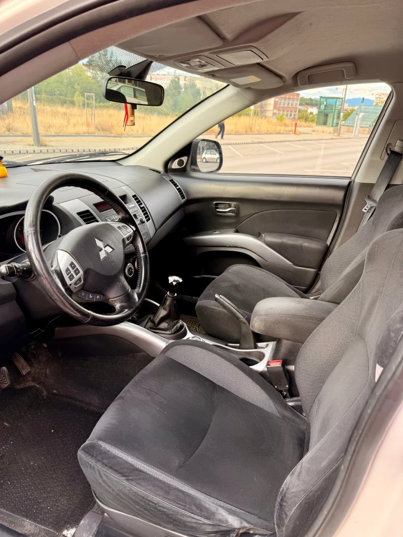 Mitsubishi Outlander, снимка 9 - Автомобили и джипове - 51943470