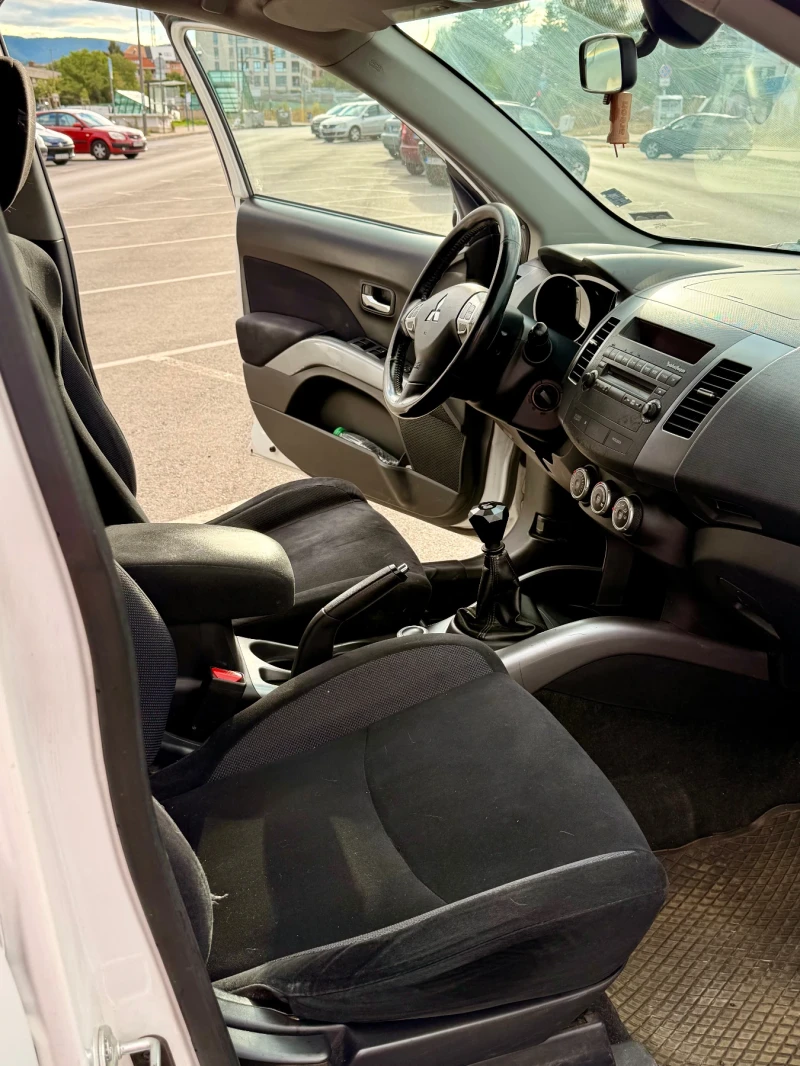 Mitsubishi Outlander, снимка 14 - Автомобили и джипове - 51943470
