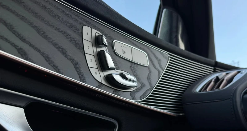 Mercedes-Benz EQC 400 4Matic AMG Line, снимка 8 - Автомобили и джипове - 52315318