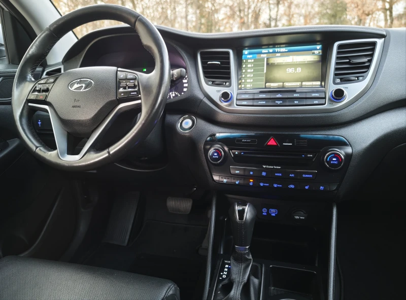 Hyundai Tucson 2.0 CRDI 4x4 - КОЛЕДНА ПРОМОЦИЯ !, снимка 12 - Автомобили и джипове - 52727172