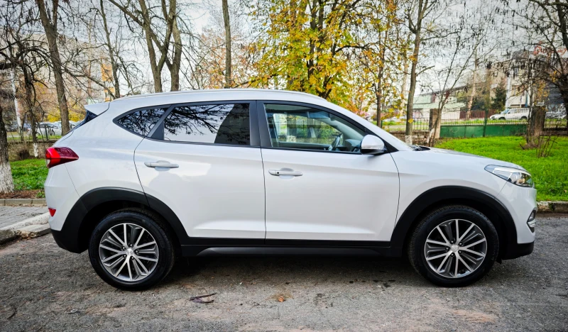 Hyundai Tucson 2.0 CRDI 4x4 - КОЛЕДНА ПРОМОЦИЯ !, снимка 3 - Автомобили и джипове - 52727172