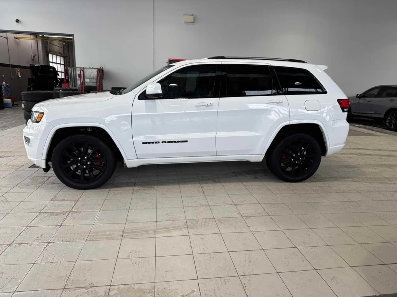 Jeep Grand cherokee * Altitude * CARFAX * ПОДГРЕВ* ПАНОРАМА* , снимка 2 - Автомобили и джипове - 53246721