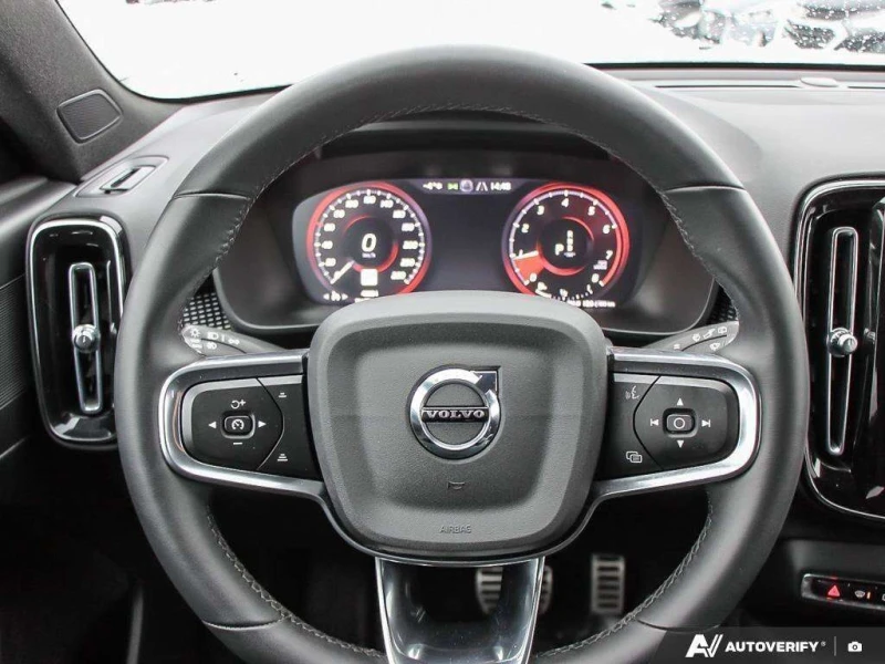 Volvo XC40 * R Design * CARFAX * ЦЕНА ДО БГ, снимка 11 - Автомобили и джипове - 53263757
