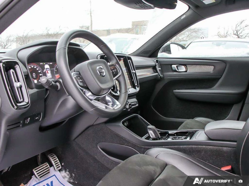Volvo XC40 * R Design * CARFAX * ЦЕНА ДО БГ, снимка 10 - Автомобили и джипове - 53263757
