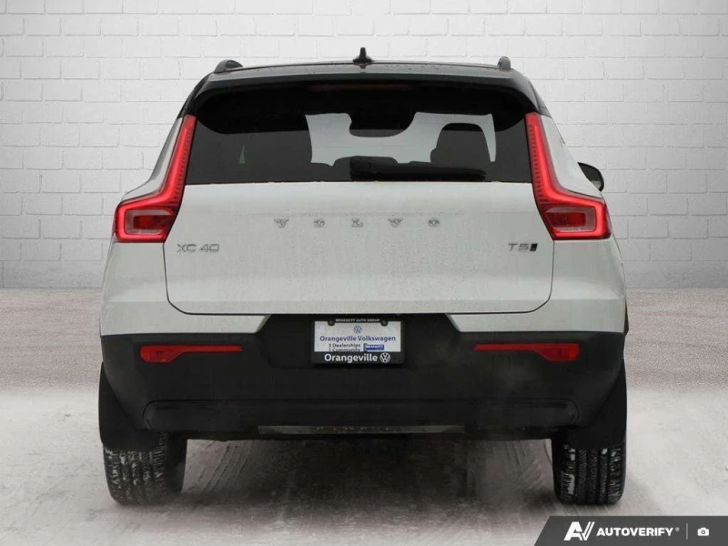 Volvo XC40 * R Design * CARFAX * ЦЕНА ДО БГ, снимка 7 - Автомобили и джипове - 53263757
