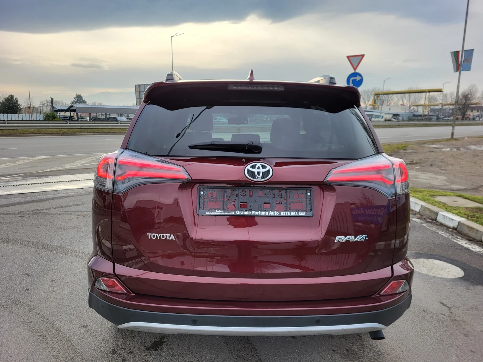 Toyota Rav4 2.0 D4D 143 КС EURO 6B EXECUTIVE ВСИЧКИ ЕКСТРИ  - изображение 6