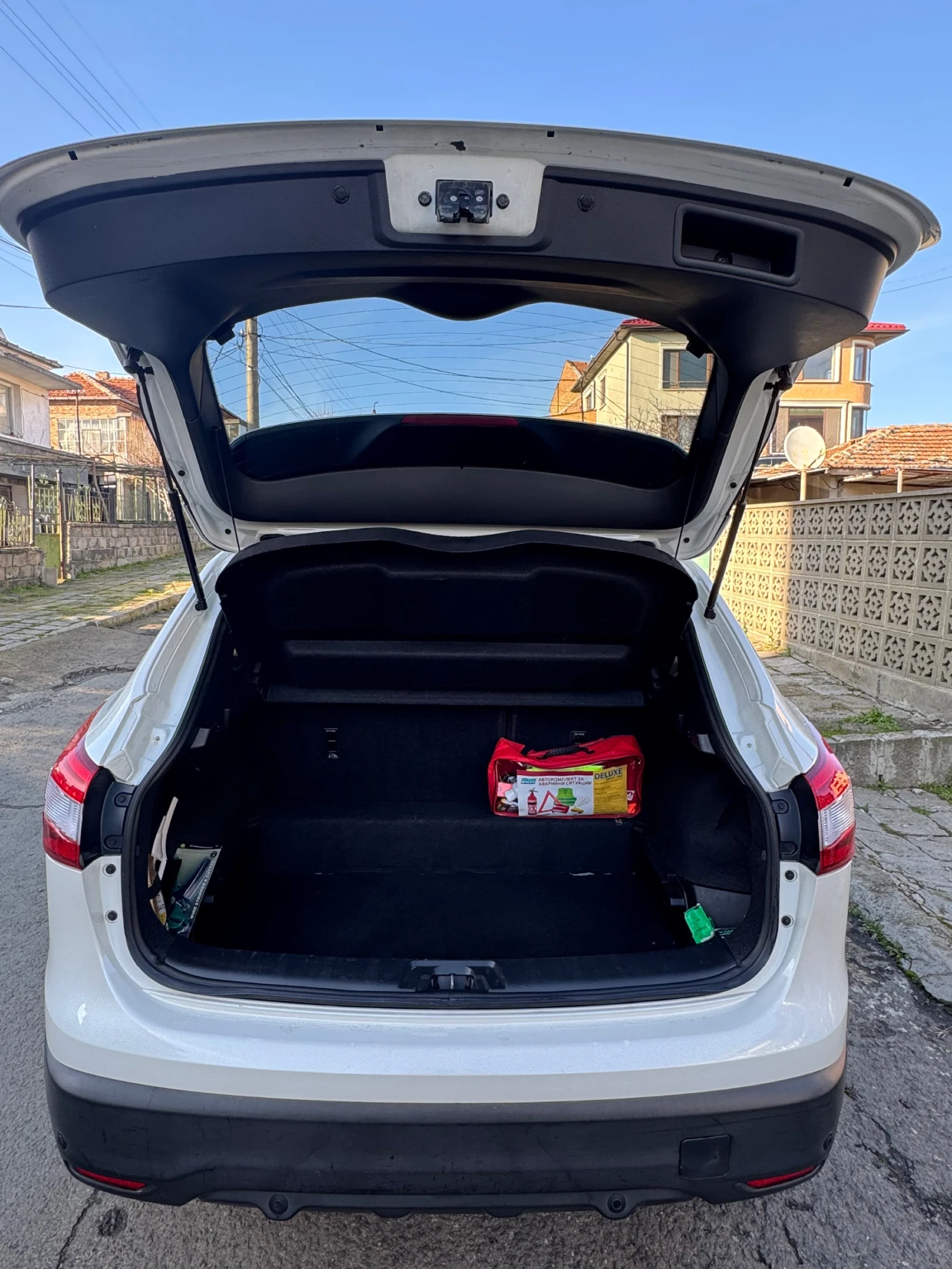 Nissan Qashqai, снимка 14 - Автомобили и джипове - 53721993