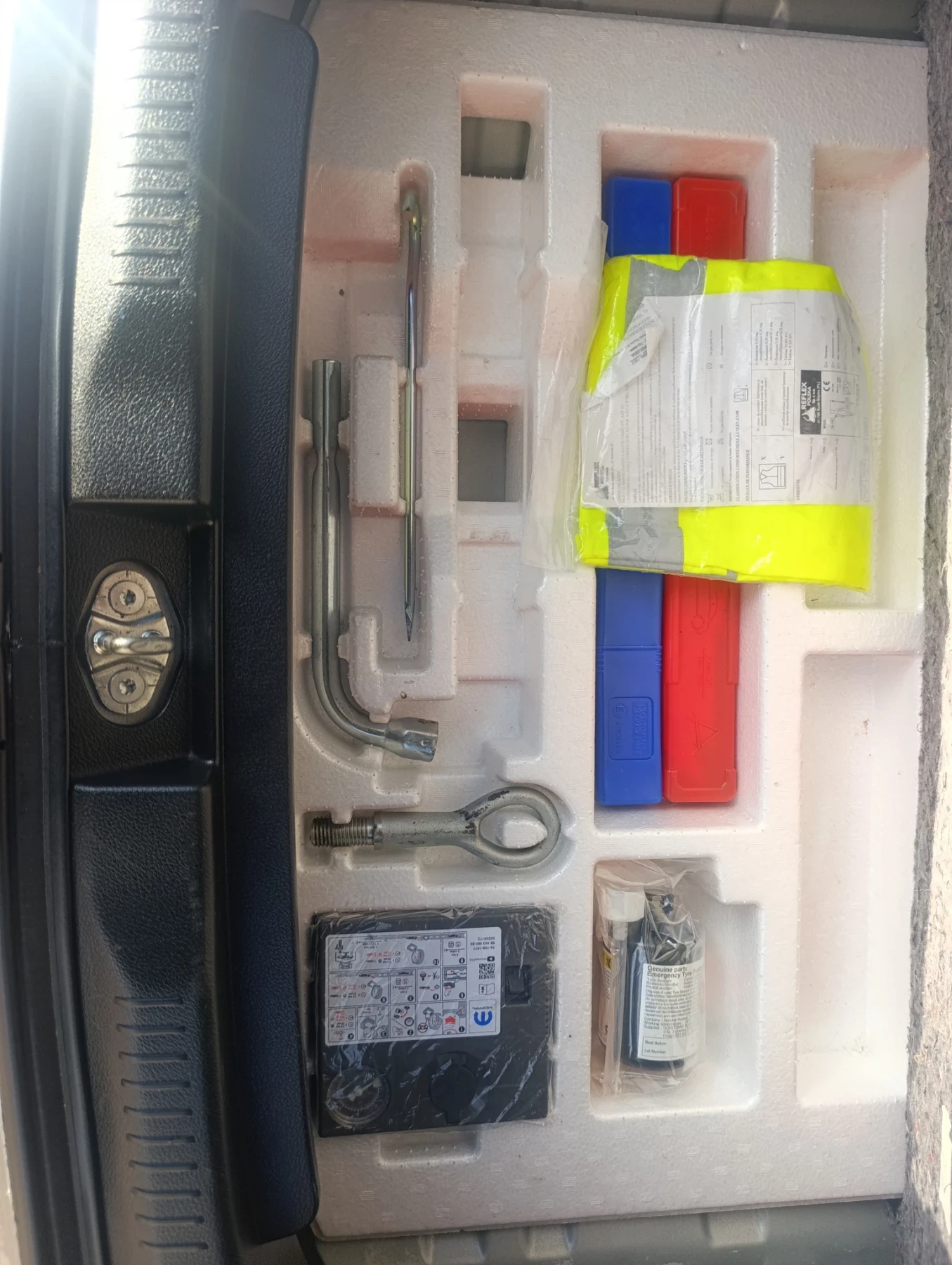 Suzuki Ignis 4x4 hybrid  - изображение 6