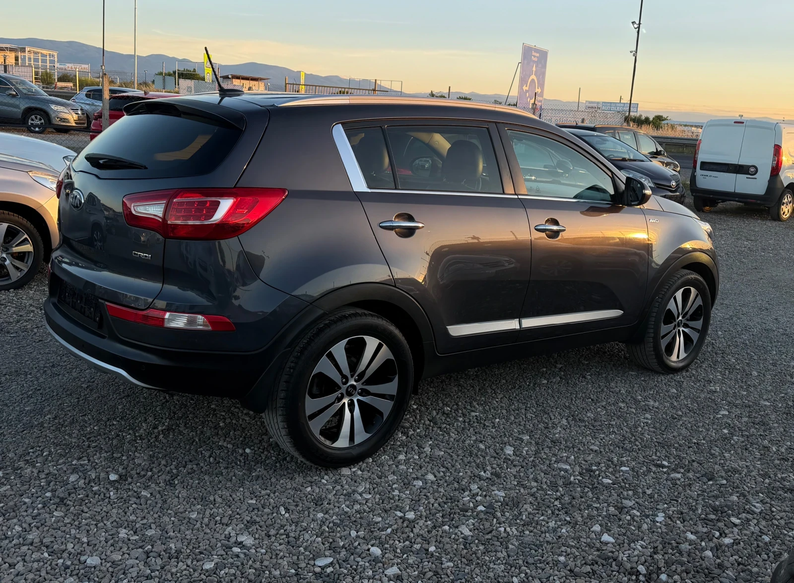 Kia Sportage 2.0 CRDI 184кс 4х4 * НАВИГАЦИЯ * КАМЕРА * ЛИЗИНГ, снимка 4 - Автомобили и джипове - 54907808