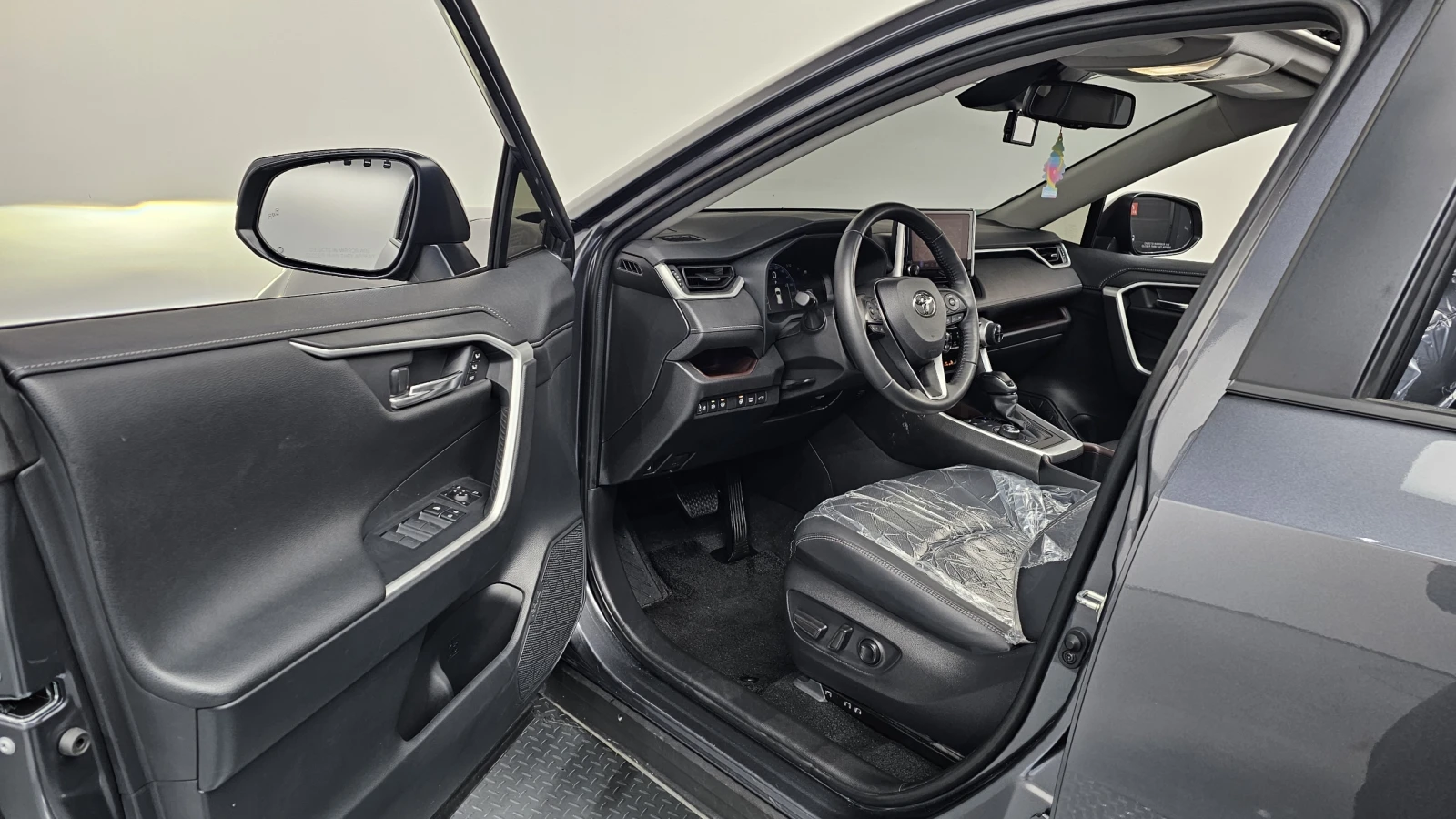 Toyota Rav4 2024* LIMITED* 4X4* ОБДУХ* DIS* PANO* КРАЙНА ЦЕНА, снимка 9 - Автомобили и джипове - 55484773