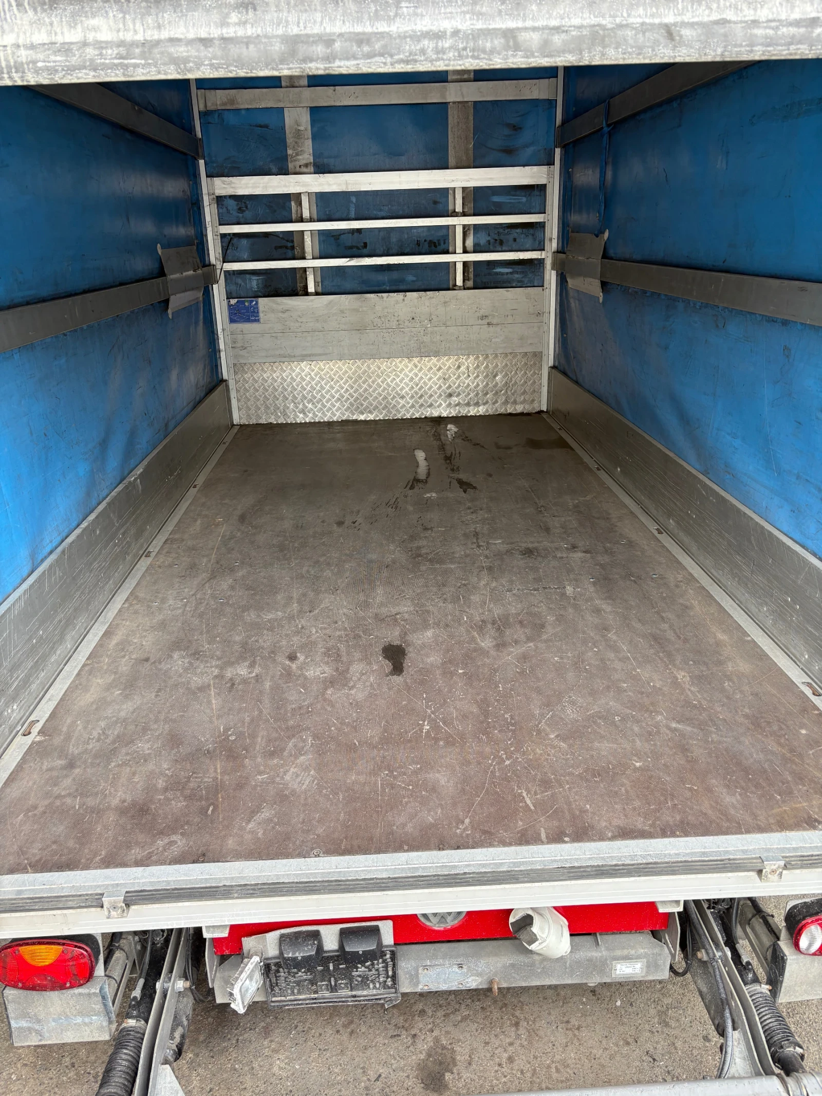 VW Crafter 2, 5 TDI БРЕЗЕНТ , БОРТ, снимка 6 - Бусове и автобуси - 53037347