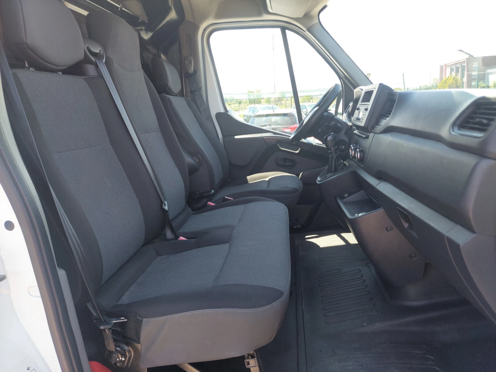 Renault Master, снимка 11 - Бусове и автобуси - 54869366