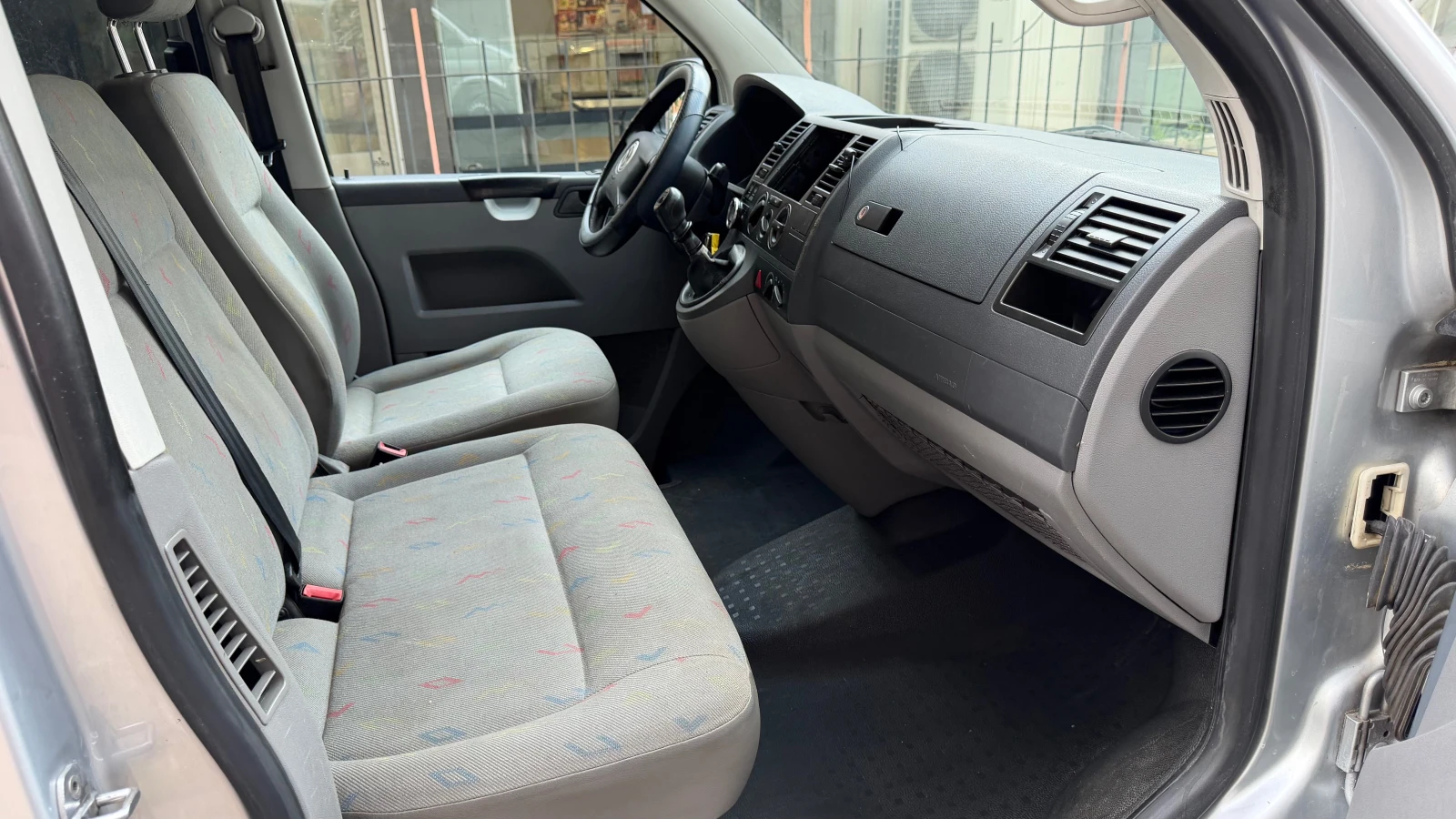 VW T5 1.9tdiМакси клима, снимка 12 - Бусове и автобуси - 55304152