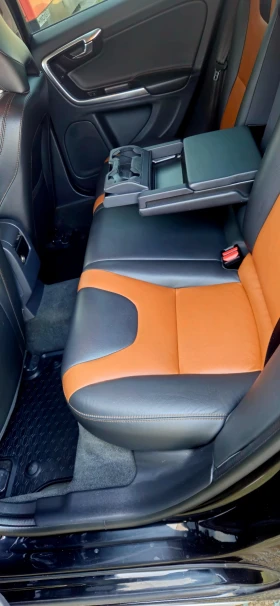 Volvo V60 Cross Country, снимка 9 - Автомобили и джипове - 53672828