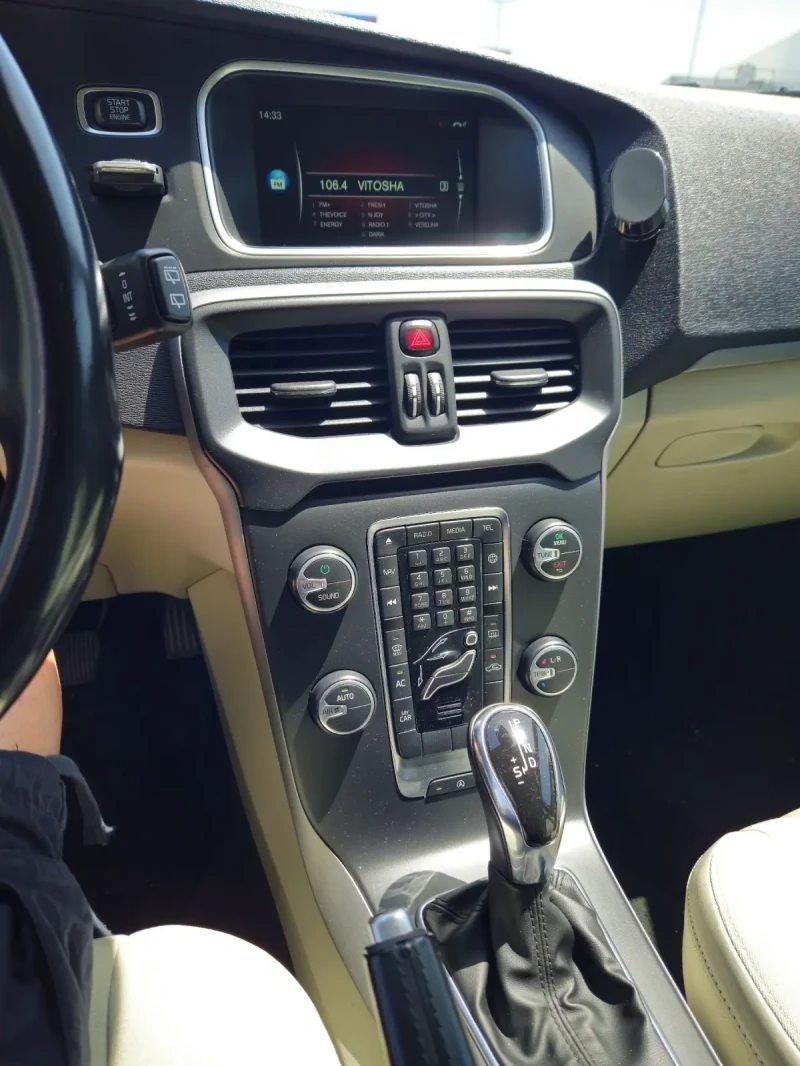 Volvo V40 1.6 D2, снимка 6 - Автомобили и джипове - 51712292