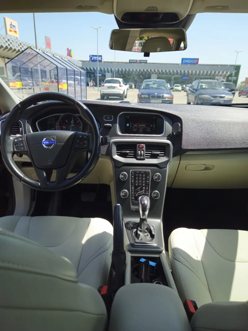 Volvo V40 1.6 D2, снимка 4 - Автомобили и джипове - 51712292
