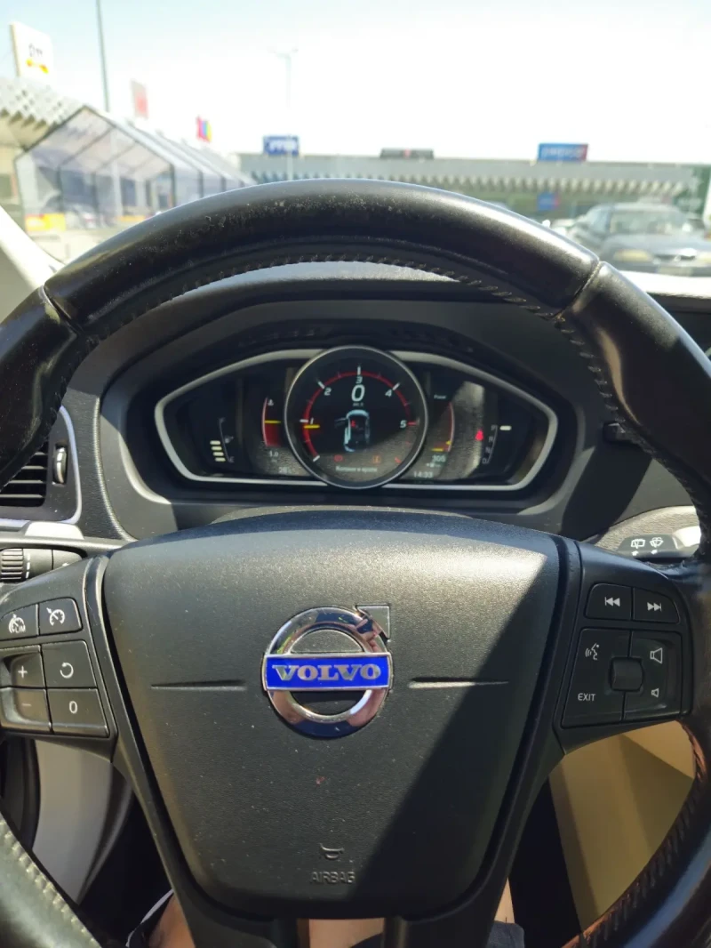 Volvo V40 1.6 D2, снимка 5 - Автомобили и джипове - 51712292