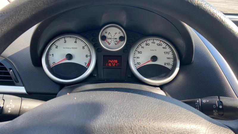 Peugeot 207 1.4i, снимка 9 - Автомобили и джипове - 52177913