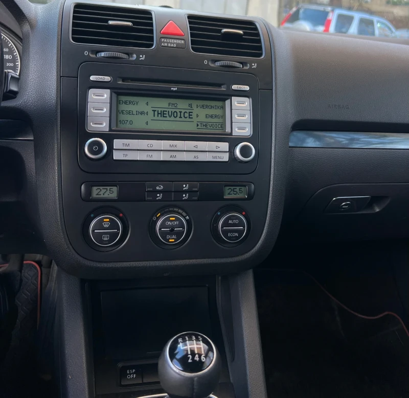 VW Golf 2.0 TDI GT, снимка 10 - Автомобили и джипове - 52493093