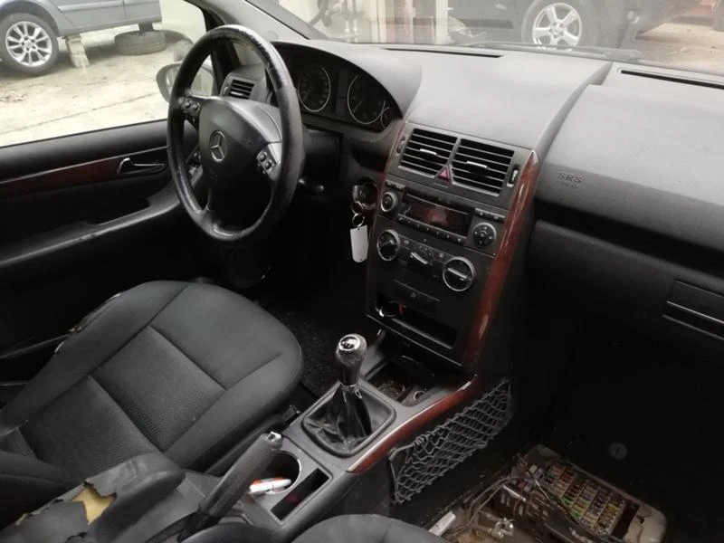 Mercedes-Benz A 200 2.0i, снимка 9 - Автомобили и джипове - 31806907