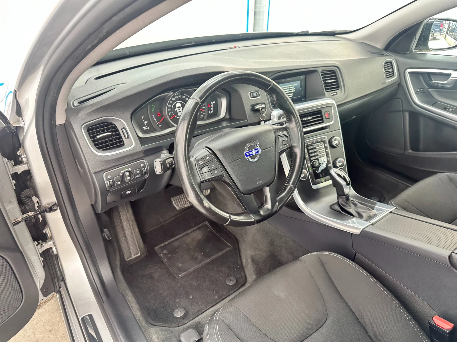 Volvo V60 Cross Country 2.0 Automatic D3 Euro6B - изображение 7