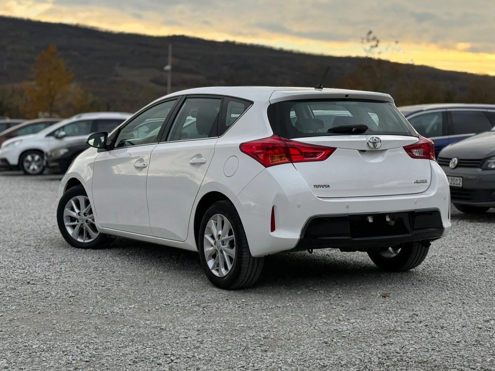 Toyota Auris 1.4d4d КАМ Нави Подгрев Самопарк - изображение 4