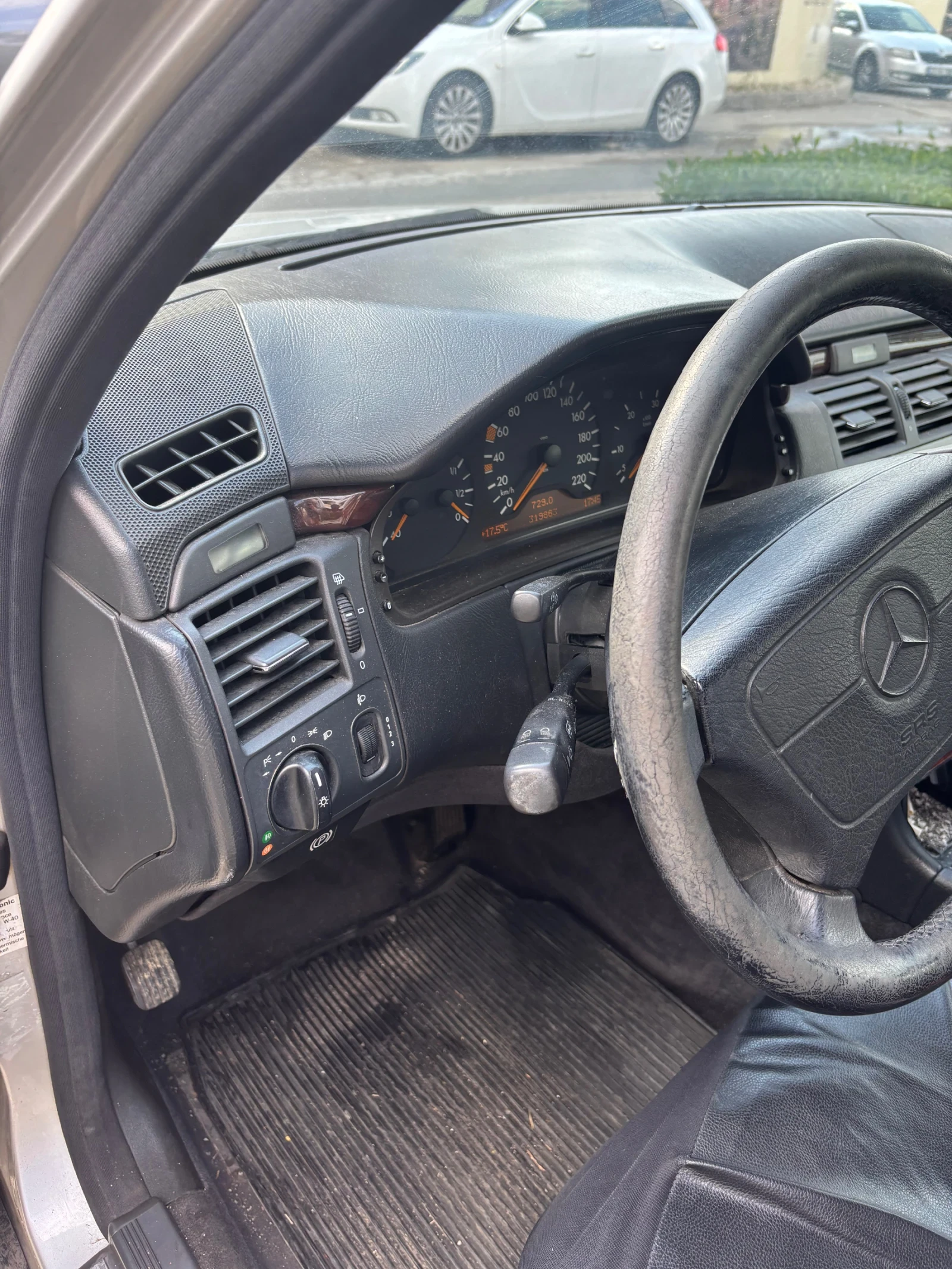 Mercedes-Benz E 290  - изображение 7