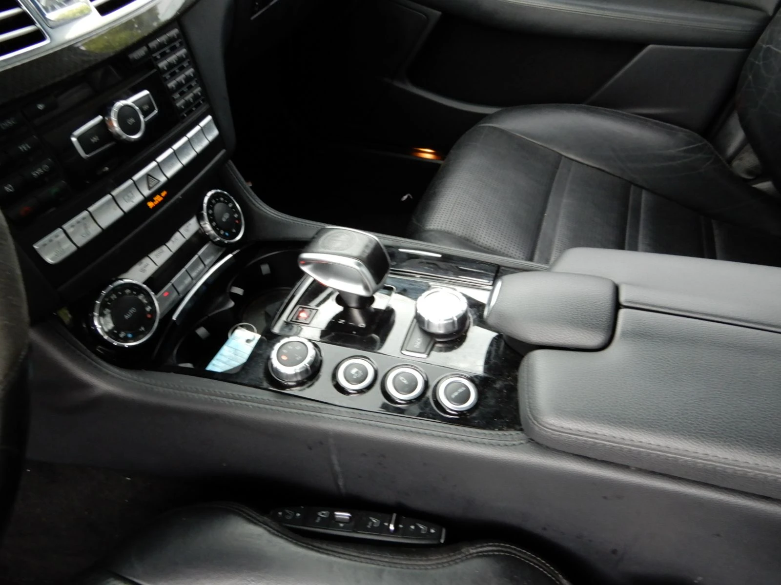Mercedes-Benz CLS 63 AMG CARBON CERAMIC* HARMAN* ОБДУХ* LANE ASSIST* PERFRO - изображение 10
