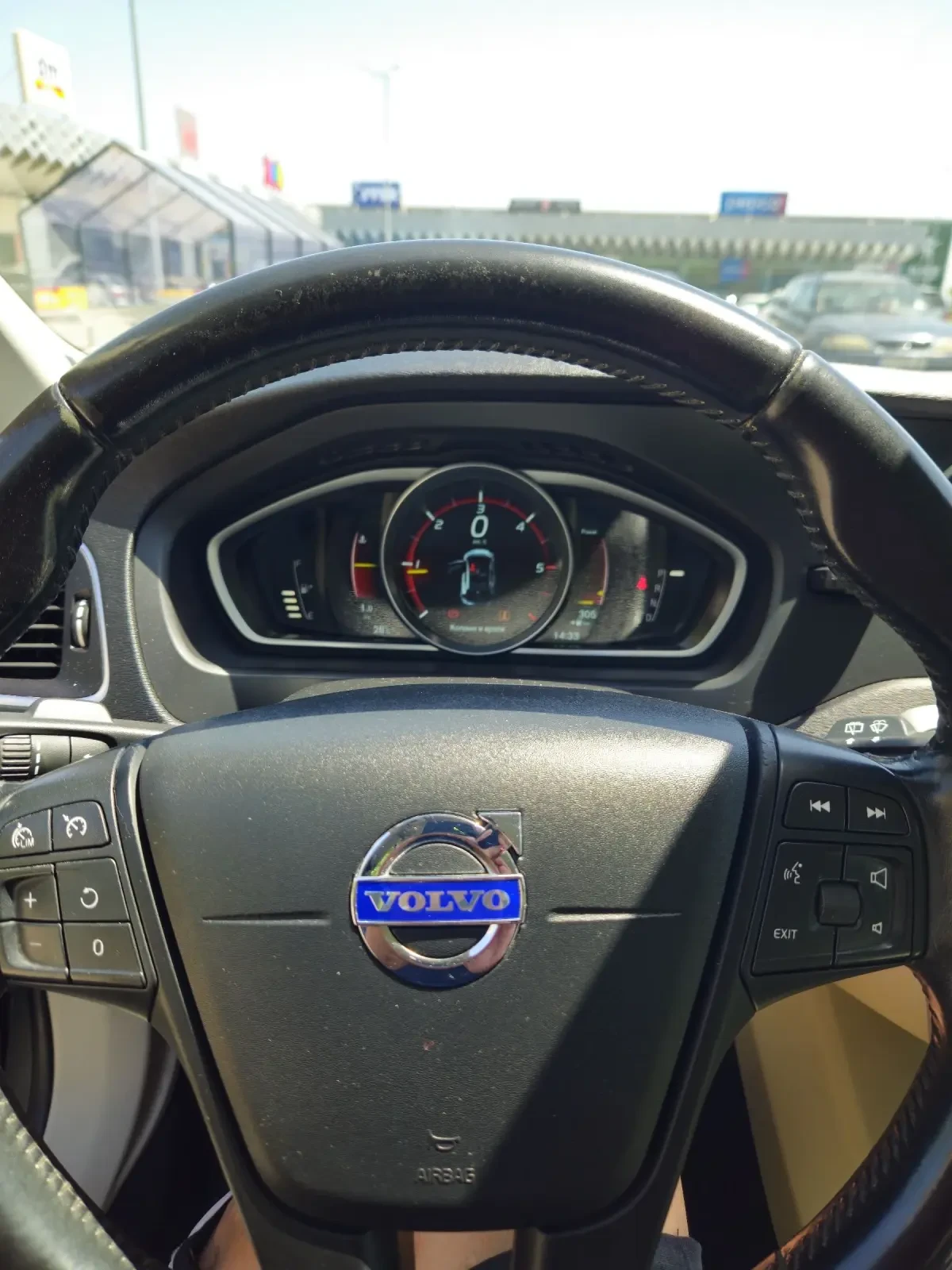 Volvo V40 1.6 D2 - изображение 5