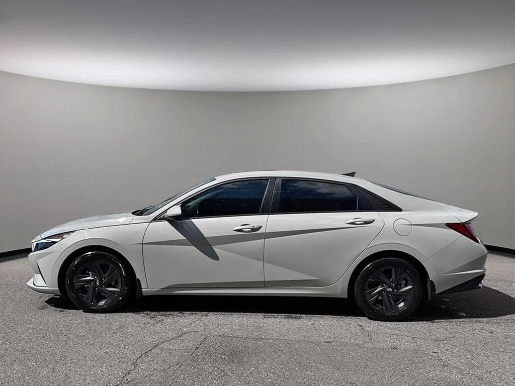 Hyundai Elantra PREFERRED FWD * CARPLAY * PANO * CAMERA * NAVI   - изображение 3