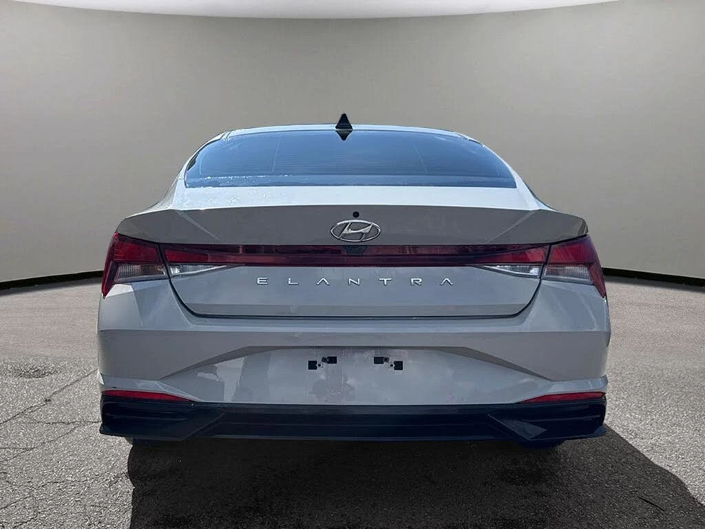 Hyundai Elantra PREFERRED FWD * CARPLAY * PANO * CAMERA * NAVI   - изображение 4