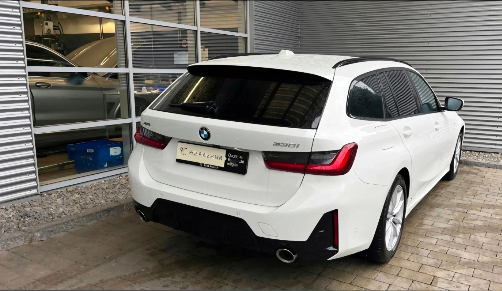 BMW 330 xDrive LCI 2  - изображение 2