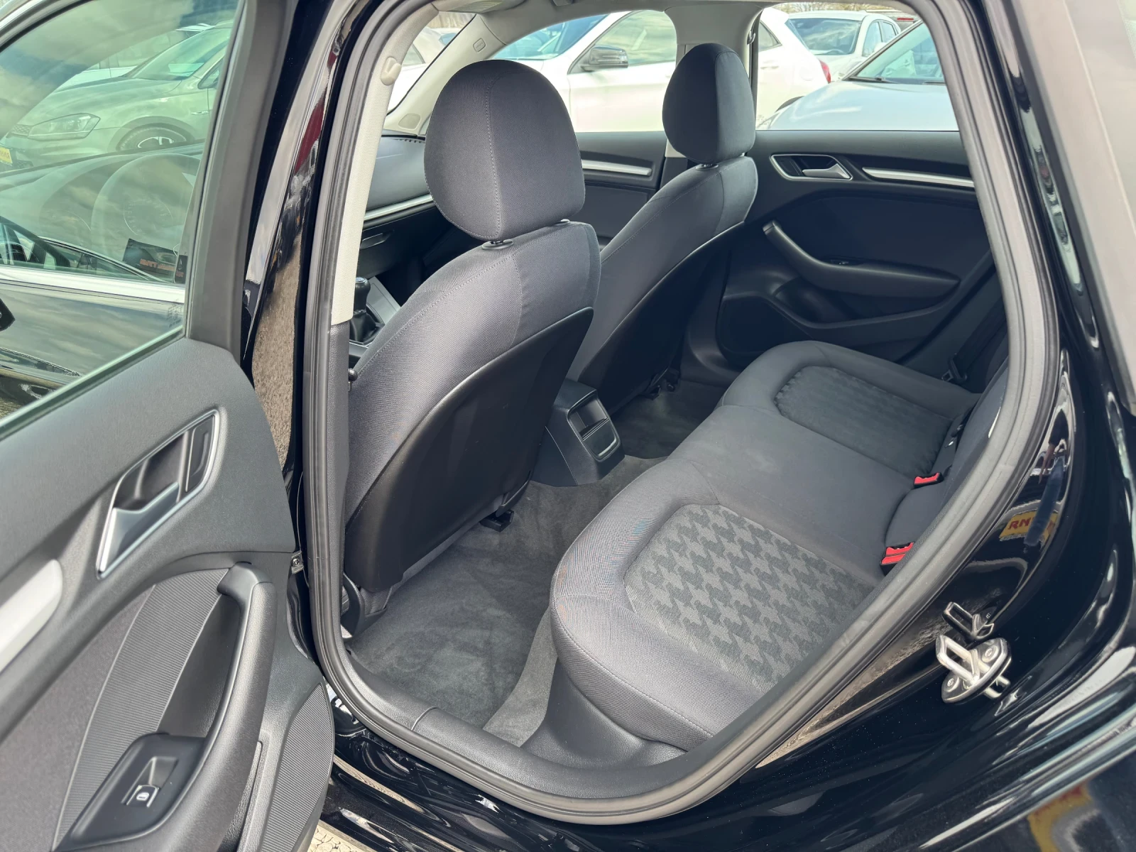 Audi A3 1.6 TDI , снимка 14 - Автомобили и джипове - 54045441