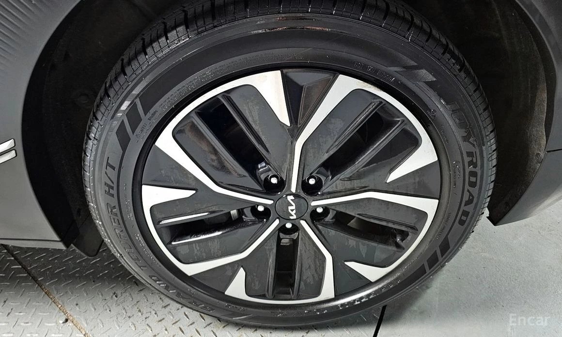 Kia EV6 * AWD* КАМЕРИ* 360* LANE* ASSIST* ПОДГРЕВ* , снимка 14 - Автомобили и джипове - 54214937