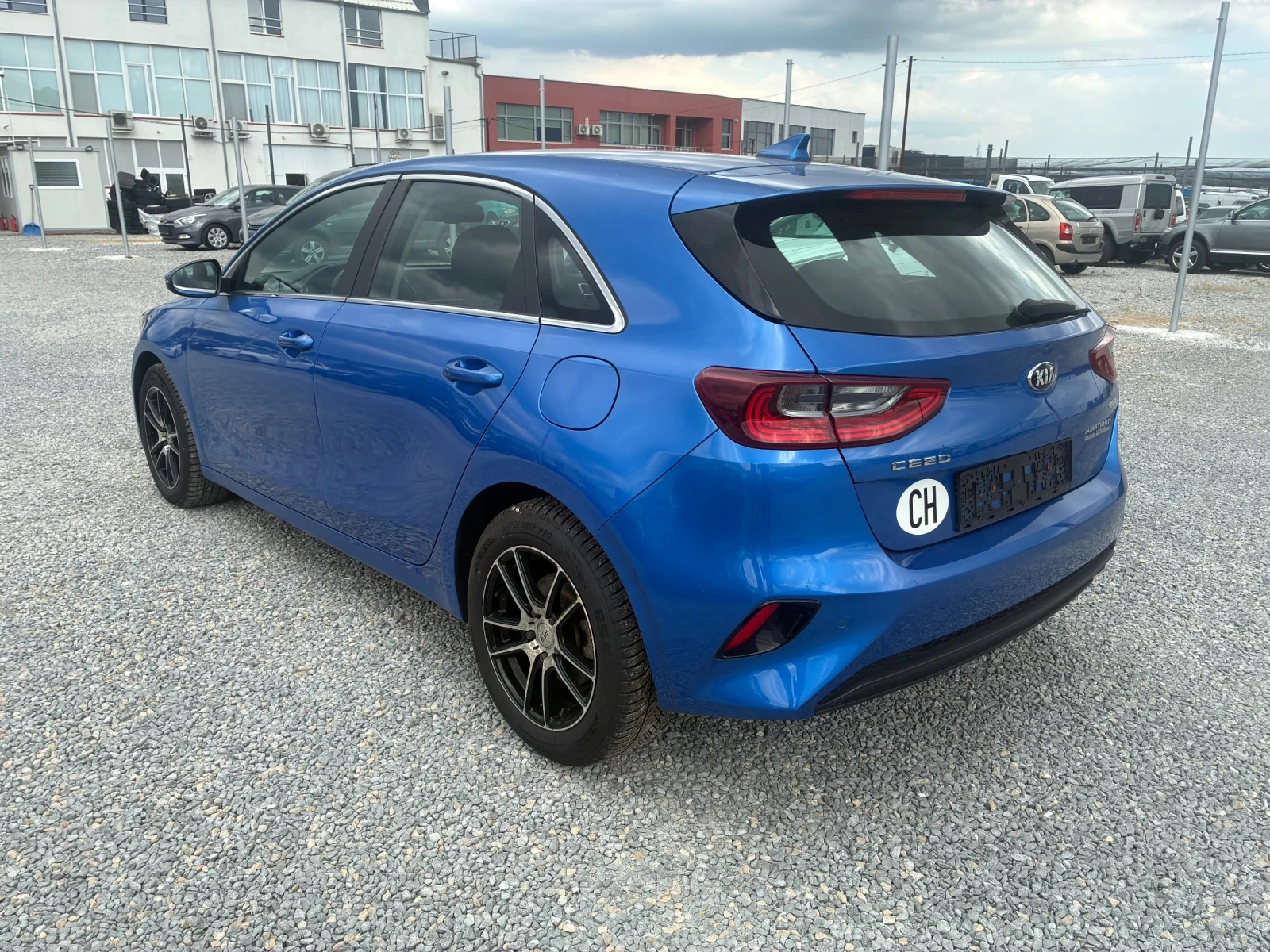 Kia Ceed 1.4 T-GDI SWISS, снимка 4 - Автомобили и джипове - 54713974