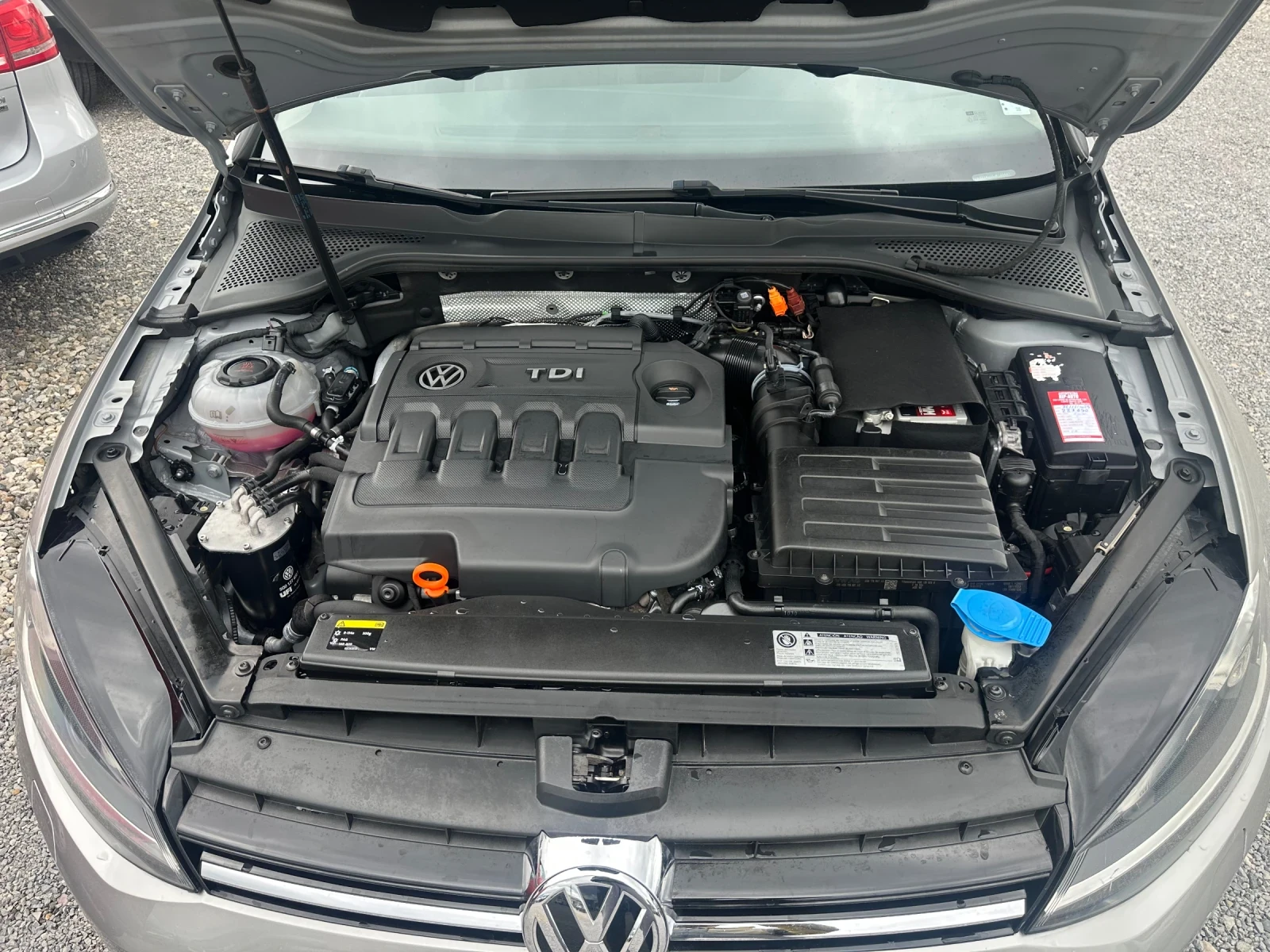 VW Golf 2.0TDI 150ks, снимка 17 - Автомобили и джипове - 54932365