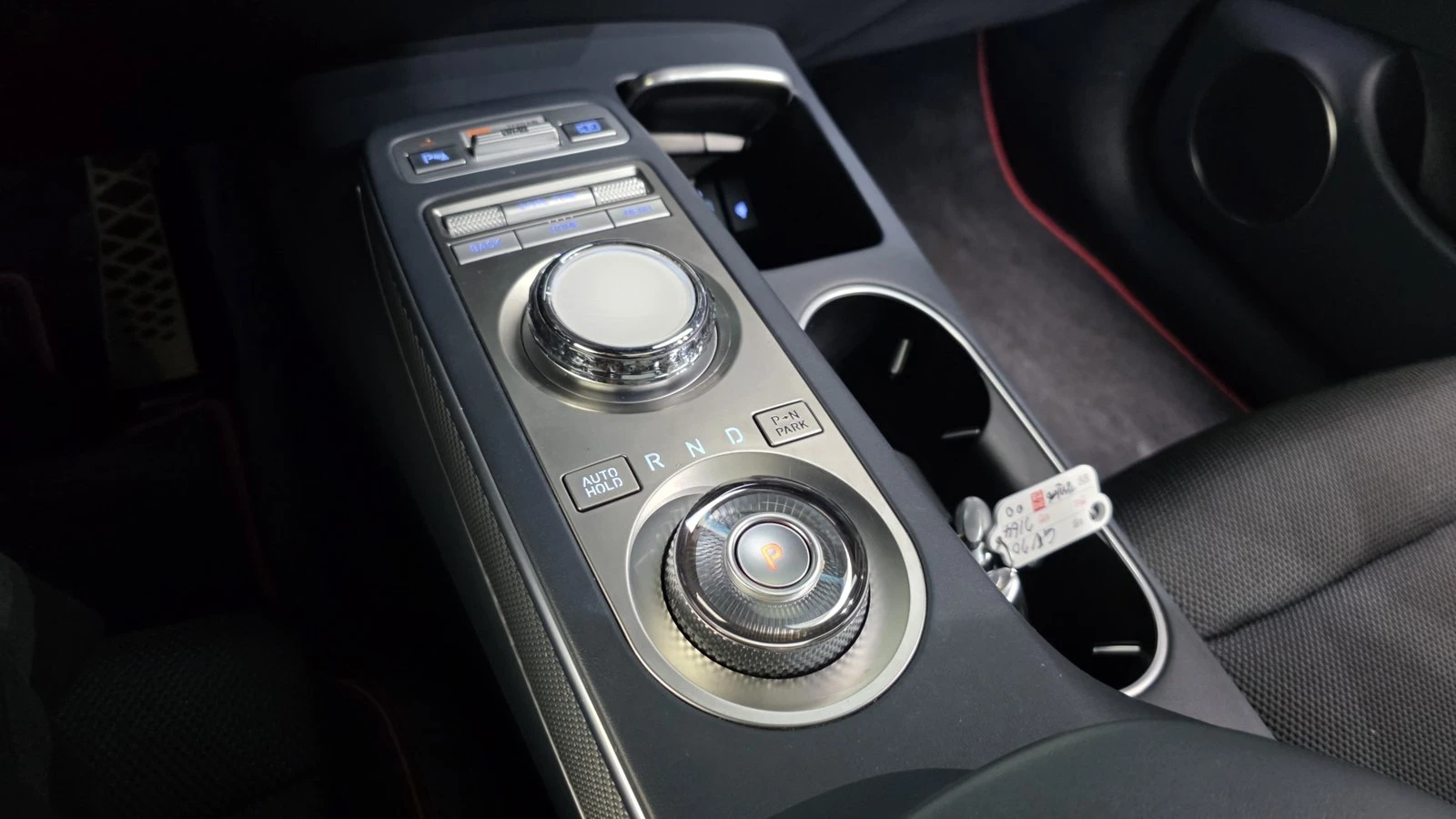 Genesis GV70 2.5* ЛЮК* KEYLESS* ПОДГРЕВ ВОЛАН* КРАЙНА ЦЕНА, снимка 9 - Автомобили и джипове - 55318962