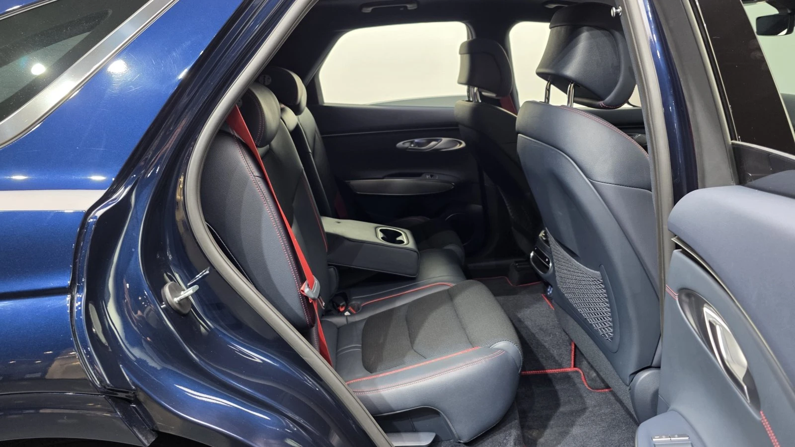 Genesis GV70 2.5* ЛЮК* KEYLESS* ПОДГРЕВ ВОЛАН* КРАЙНА ЦЕНА, снимка 12 - Автомобили и джипове - 55318962