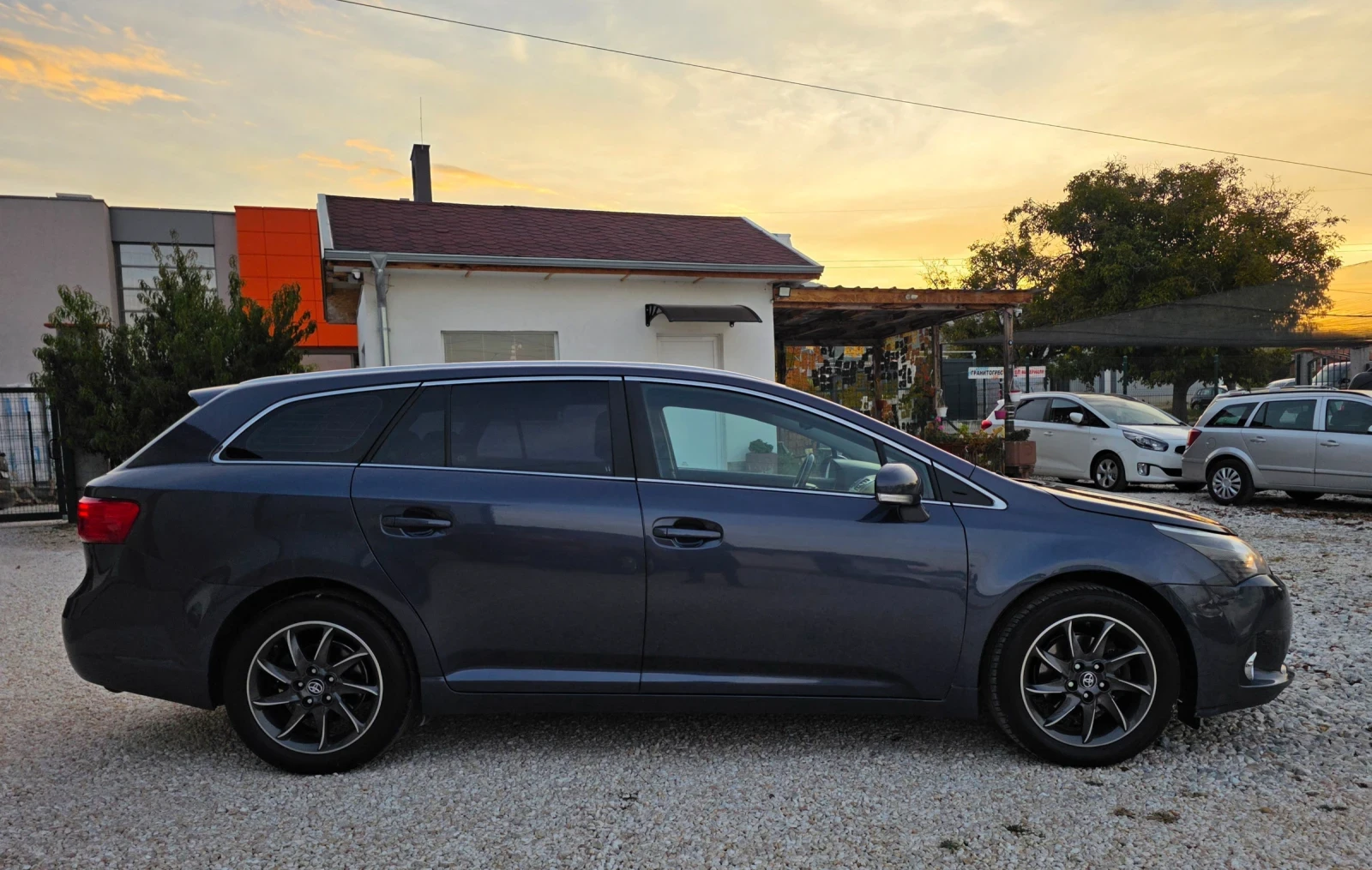 Toyota Avensis 2.0 D2D, снимка 8 - Автомобили и джипове - 56585408