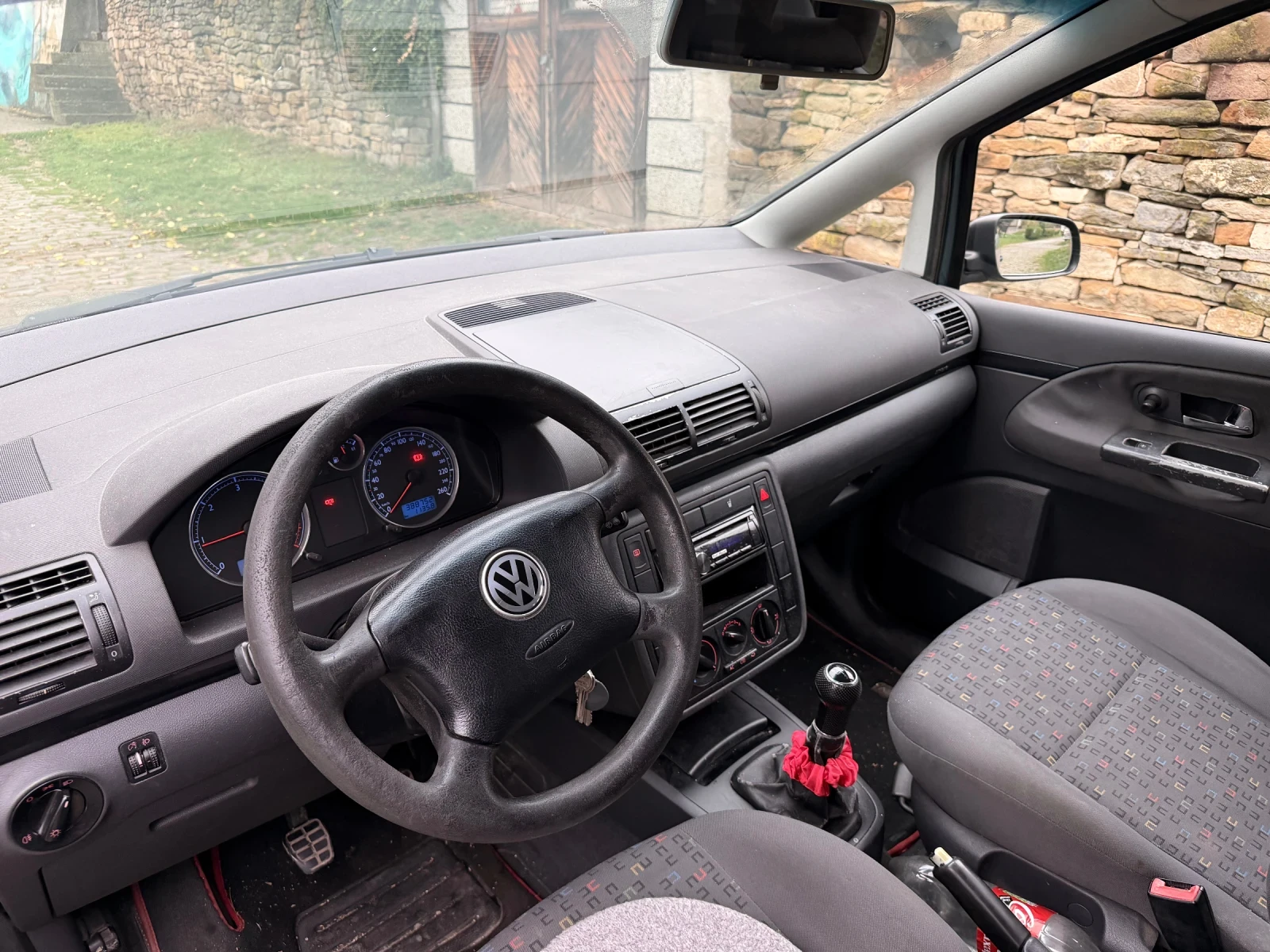 VW Sharan 1.9 TDI * 116* 7 Местен * , снимка 8 - Автомобили и джипове - 56742113