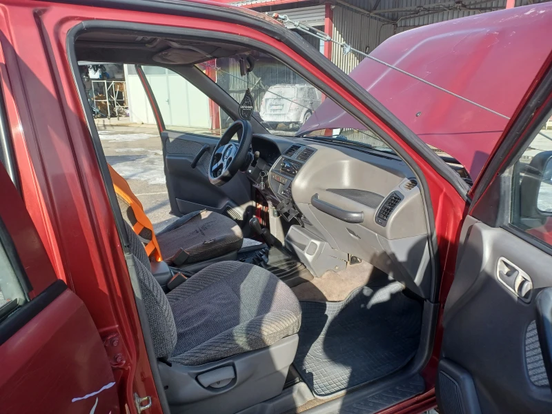 Nissan Terrano 2, снимка 8 - Автомобили и джипове - 48779868